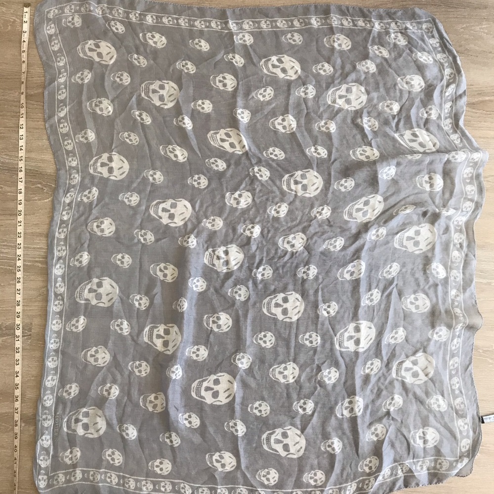 Alexander McQueen silk skull scarf